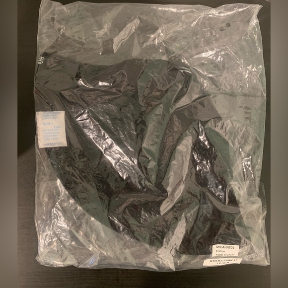 R+CO BLACK BUCKET HAT - Picture 3 of 3